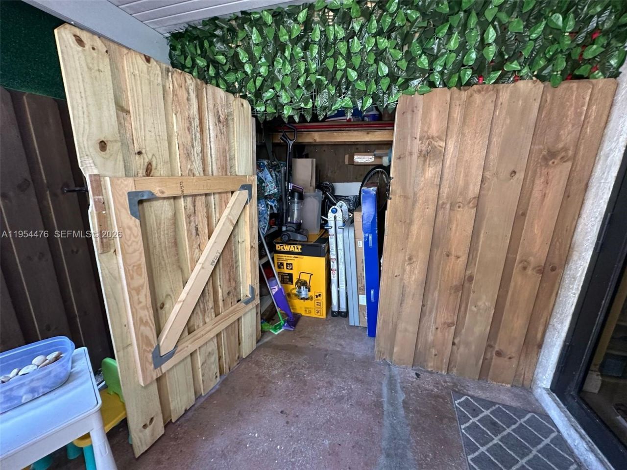 11537 SW 6th St , Sweetwater, FL 33174 Photo