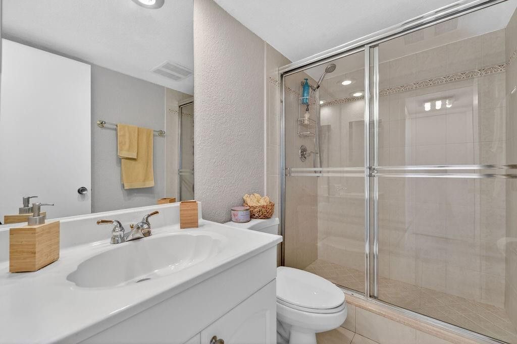 575 Oaks Lane, Unit 1002, Pompano Beach, FL 33069 Photo