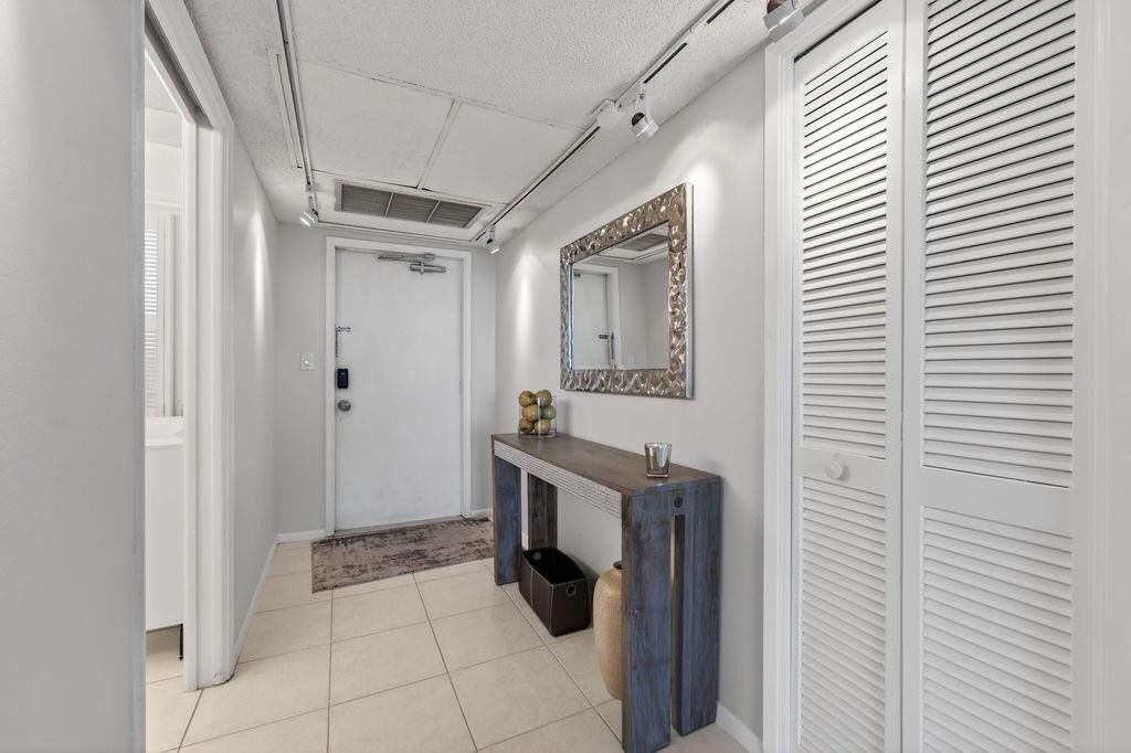 575 Oaks Lane, Unit 1002, Pompano Beach, FL 33069 Photo