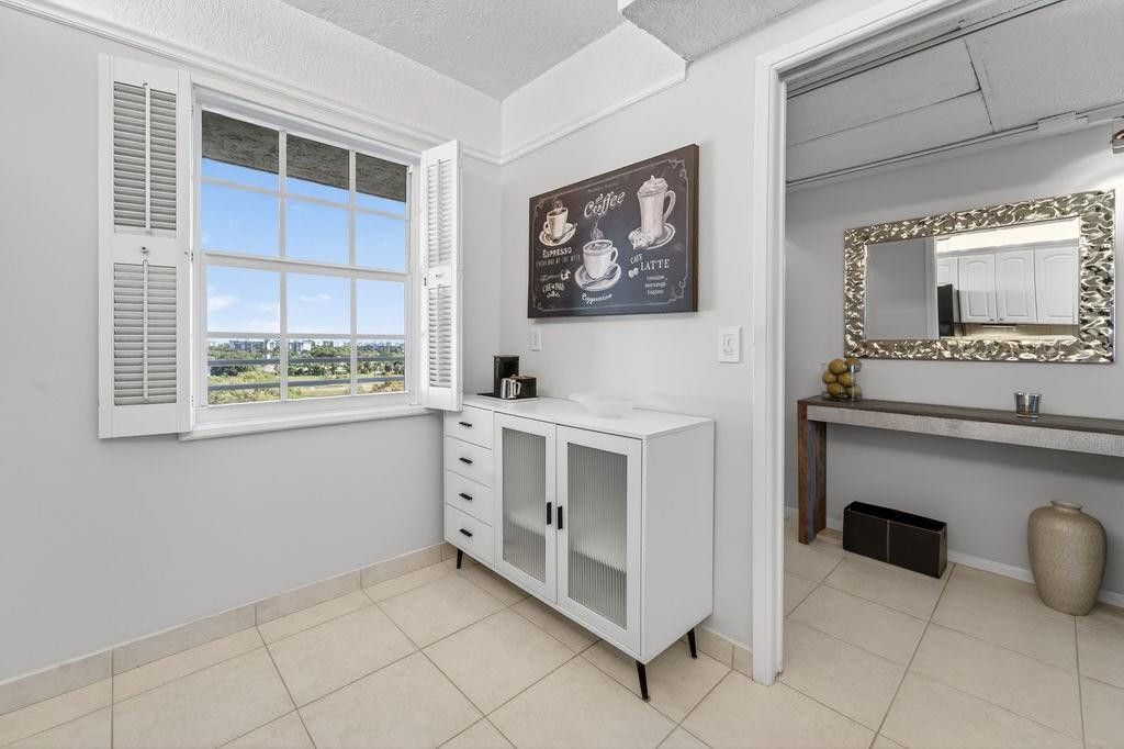 575 Oaks Lane, Unit 1002, Pompano Beach, FL 33069 Photo