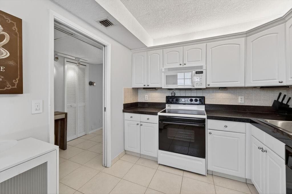 575 Oaks Lane, Unit 1002, Pompano Beach, FL 33069 Photo