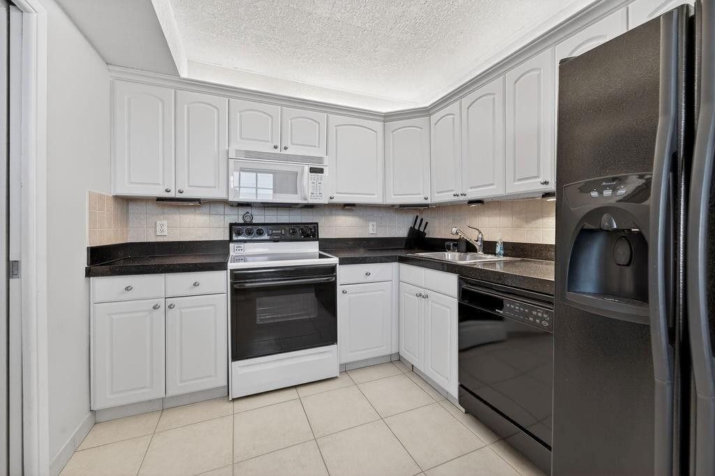 575 Oaks Lane, Unit 1002, Pompano Beach, FL 33069 Photo