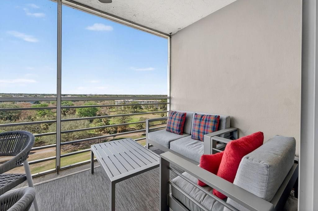 575 Oaks Lane, Unit 1002, Pompano Beach, FL 33069 Photo