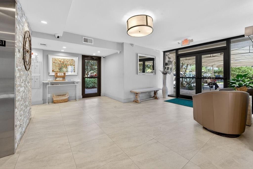 575 Oaks Lane, Unit 1002, Pompano Beach, FL 33069 Photo