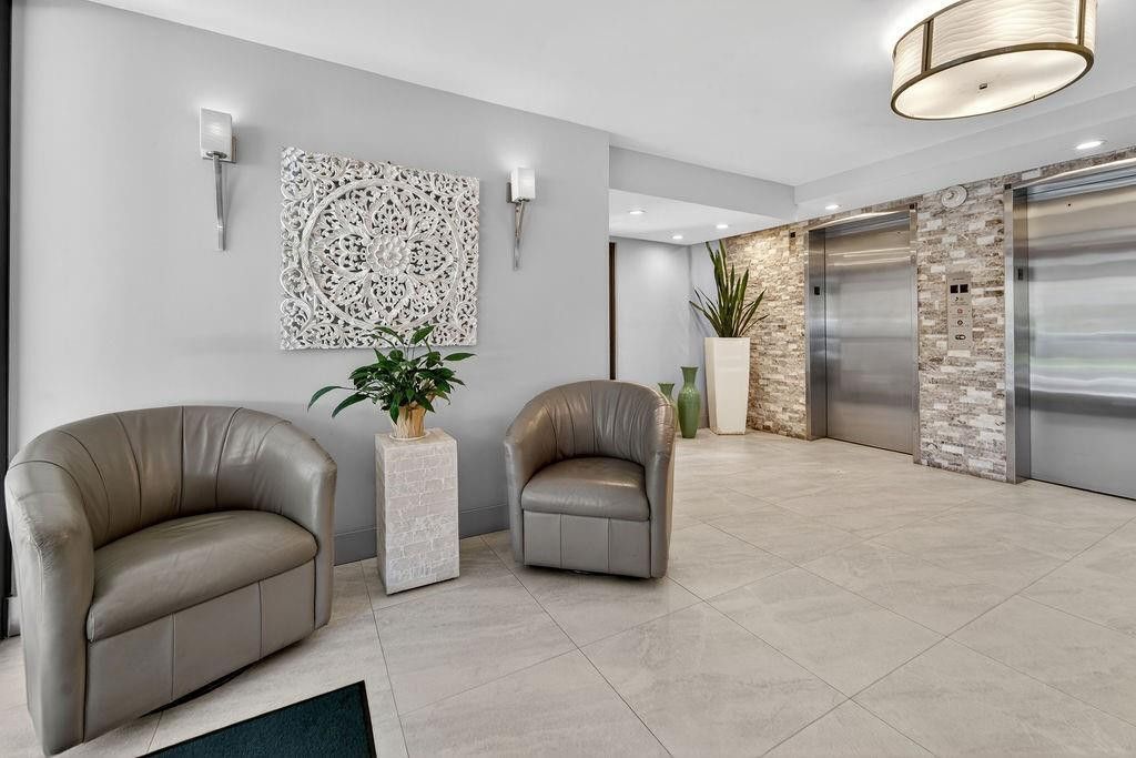 575 Oaks Lane, Unit 1002, Pompano Beach, FL 33069 Photo