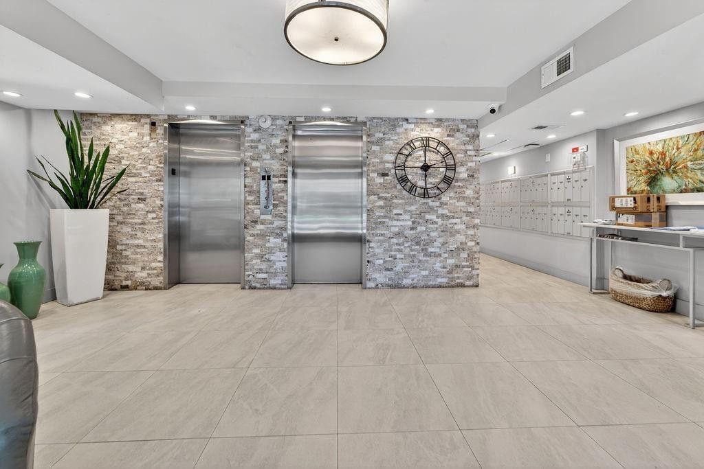 575 Oaks Lane, Unit 1002, Pompano Beach, FL 33069 Photo