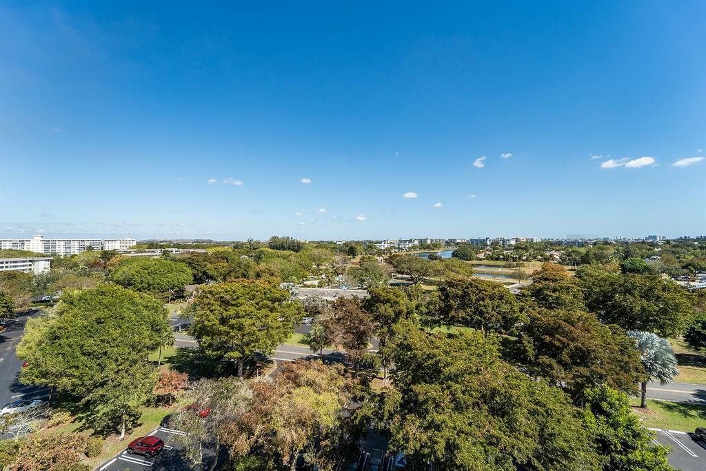 575 Oaks Lane, Unit 1002, Pompano Beach, FL 33069 Photo
