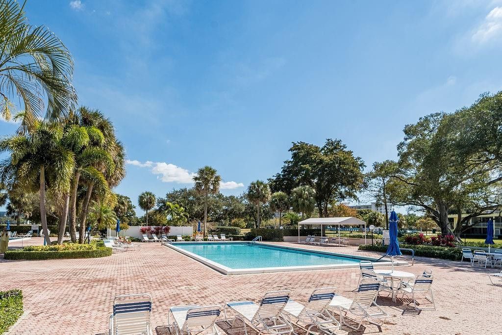 575 Oaks Lane, Unit 1002, Pompano Beach, FL 33069 Photo