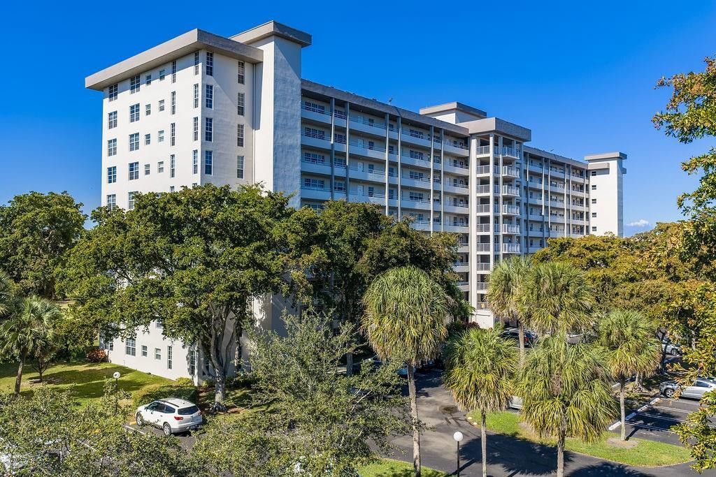 575 Oaks Lane, Unit 1002, Pompano Beach, FL 33069 Photo