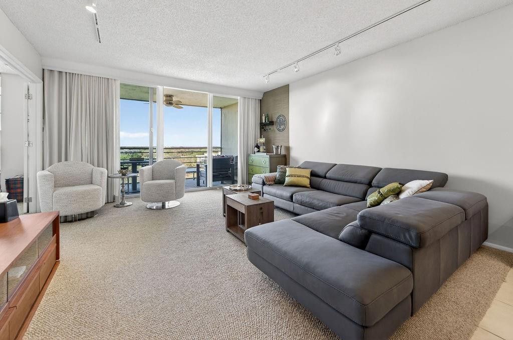 575 Oaks Lane, Unit 1002, Pompano Beach, FL 33069 Photo