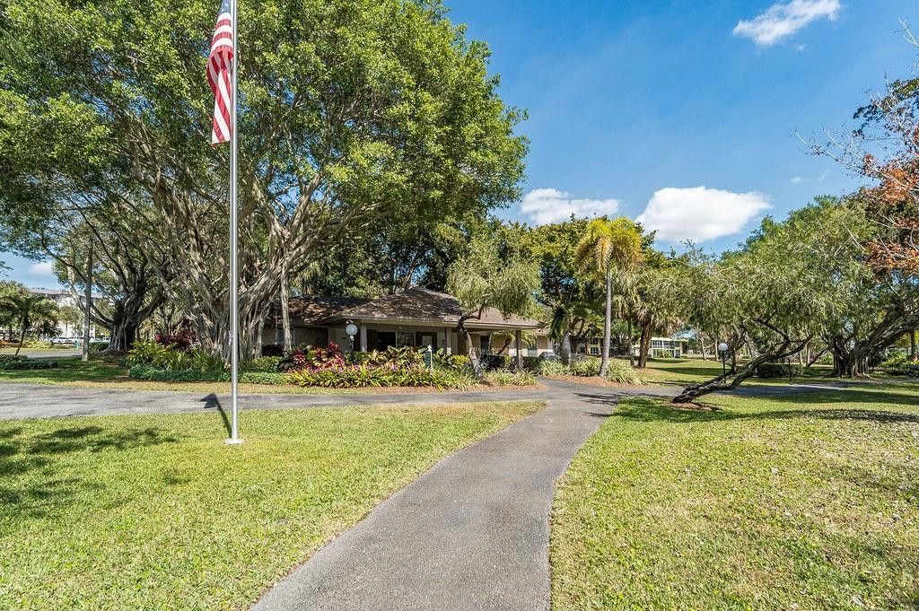 575 Oaks Lane, Unit 1002, Pompano Beach, FL 33069 Photo