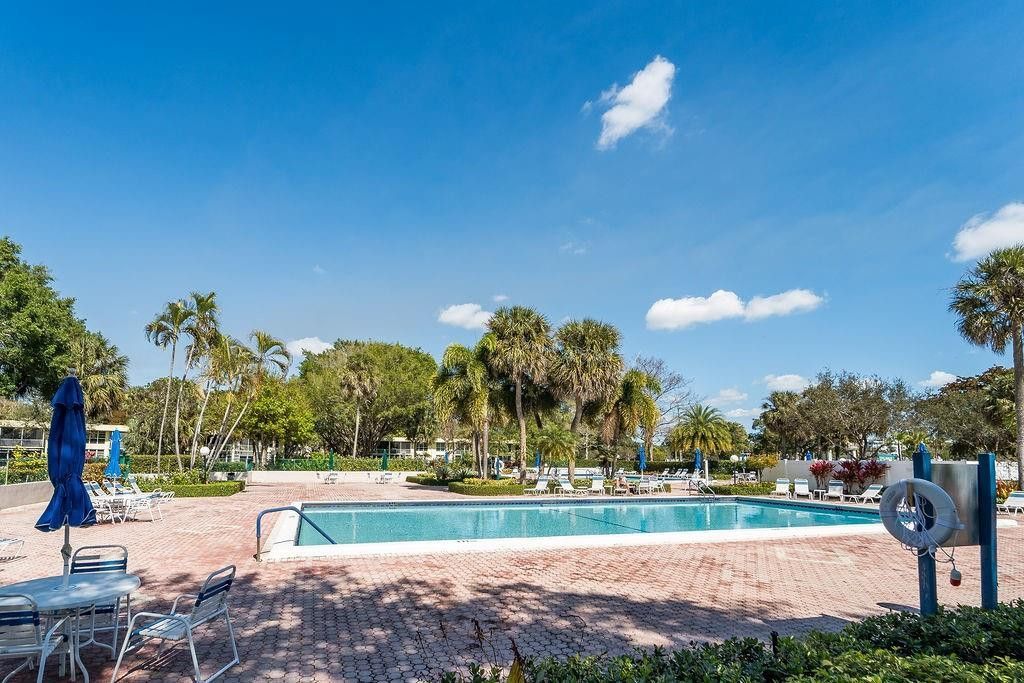 575 Oaks Lane, Unit 1002, Pompano Beach, FL 33069 Photo