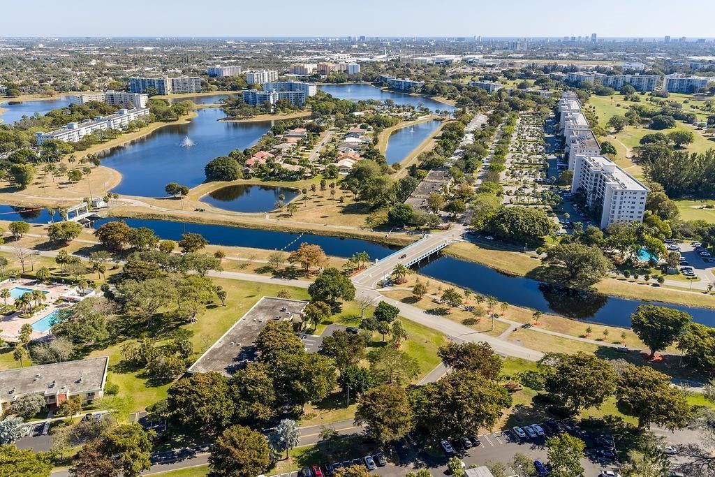 575 Oaks Lane, Unit 1002, Pompano Beach, FL 33069 Photo