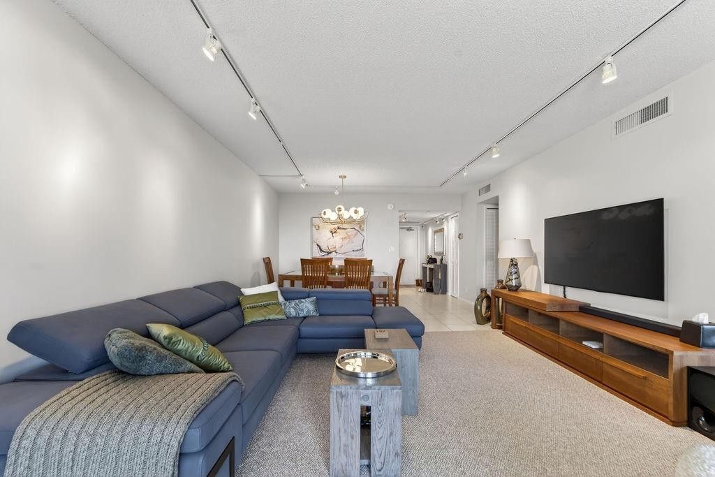 575 Oaks Lane, Unit 1002, Pompano Beach, FL 33069 Photo