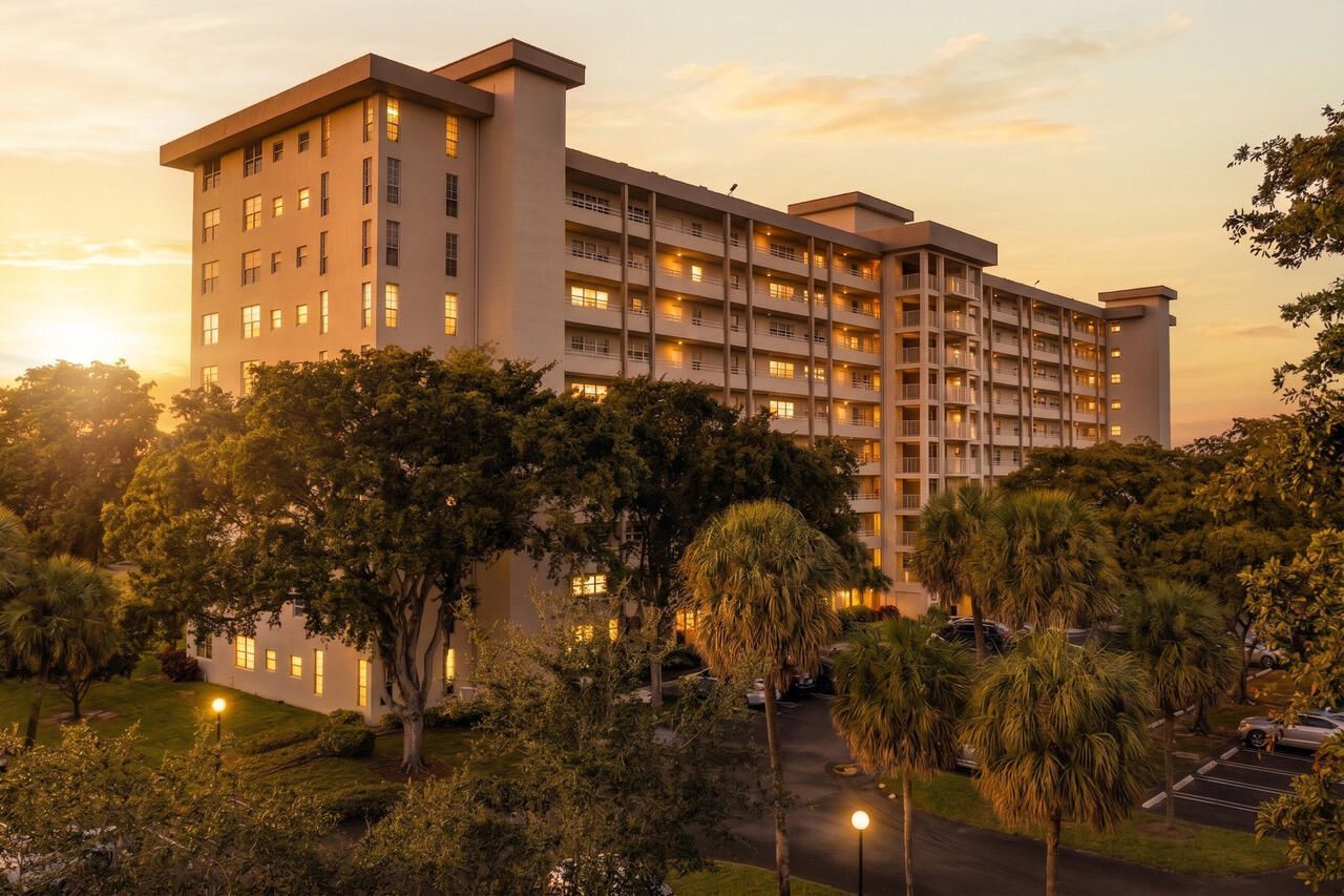 575 Oaks Lane, Unit 1002, Pompano Beach, FL 33069 Photo