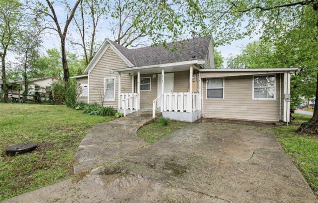 112 SW 4th Avenue , Gravette, AR 72736 Main Photo