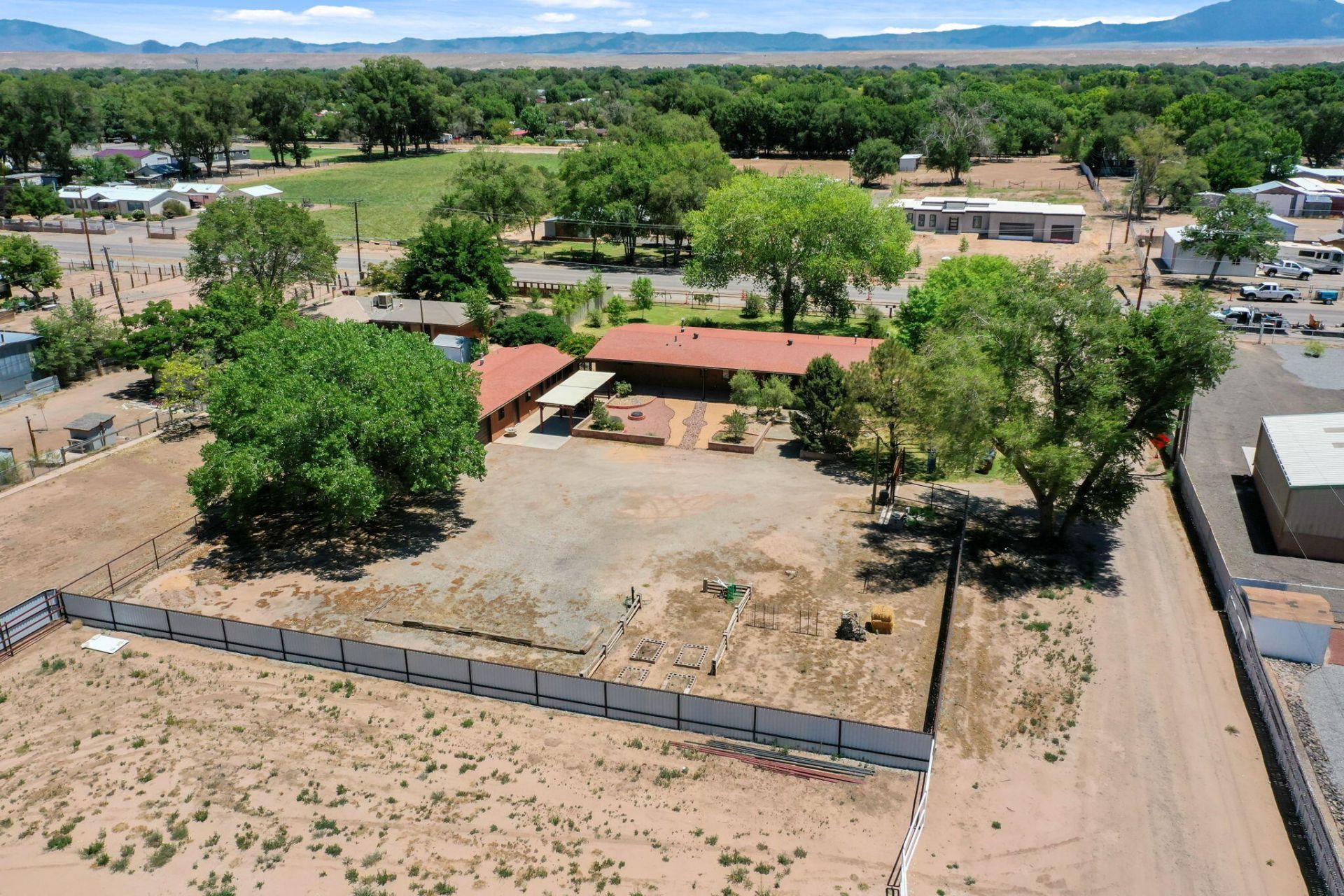 965 W Bosque Loop, Bosque Farms, NM 87068 Main Photo