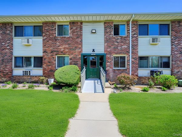 2449 UNION Boulevard, Unit 33B, Islip, NY 11751