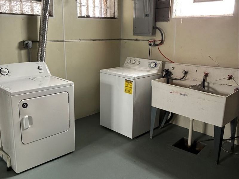 3303 E Scarborough Road, Cleveland, OH 44118 Photo 23