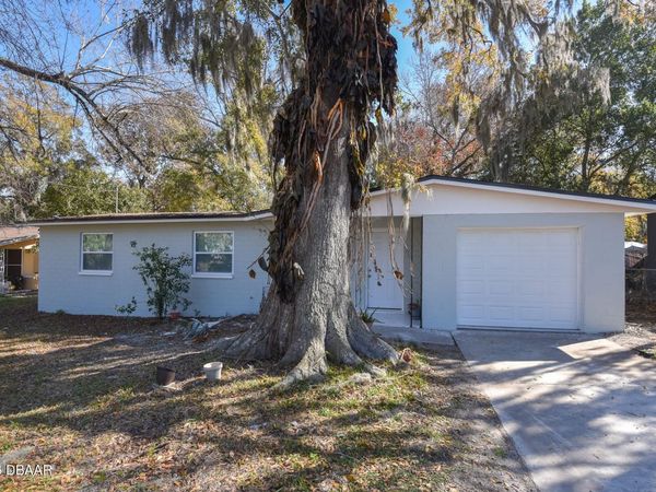 1077 Madison Avenue, Daytona Beach, FL 32114