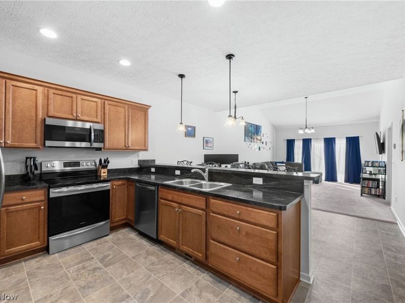 416 Deer Crossing, Elyria, OH 44035 Photo 2