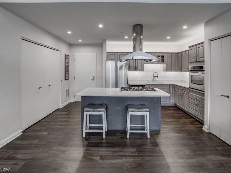 2079 Random Road, Unit 104, Cleveland, OH 44106 Photo 9