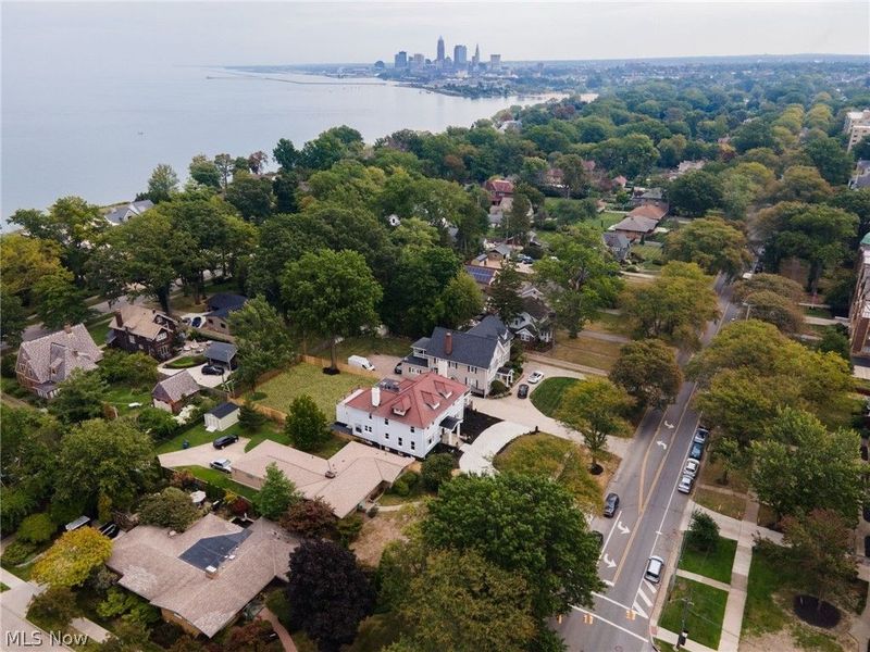 10908 Lake Avenue, Cleveland, OH 44102 Photo 38