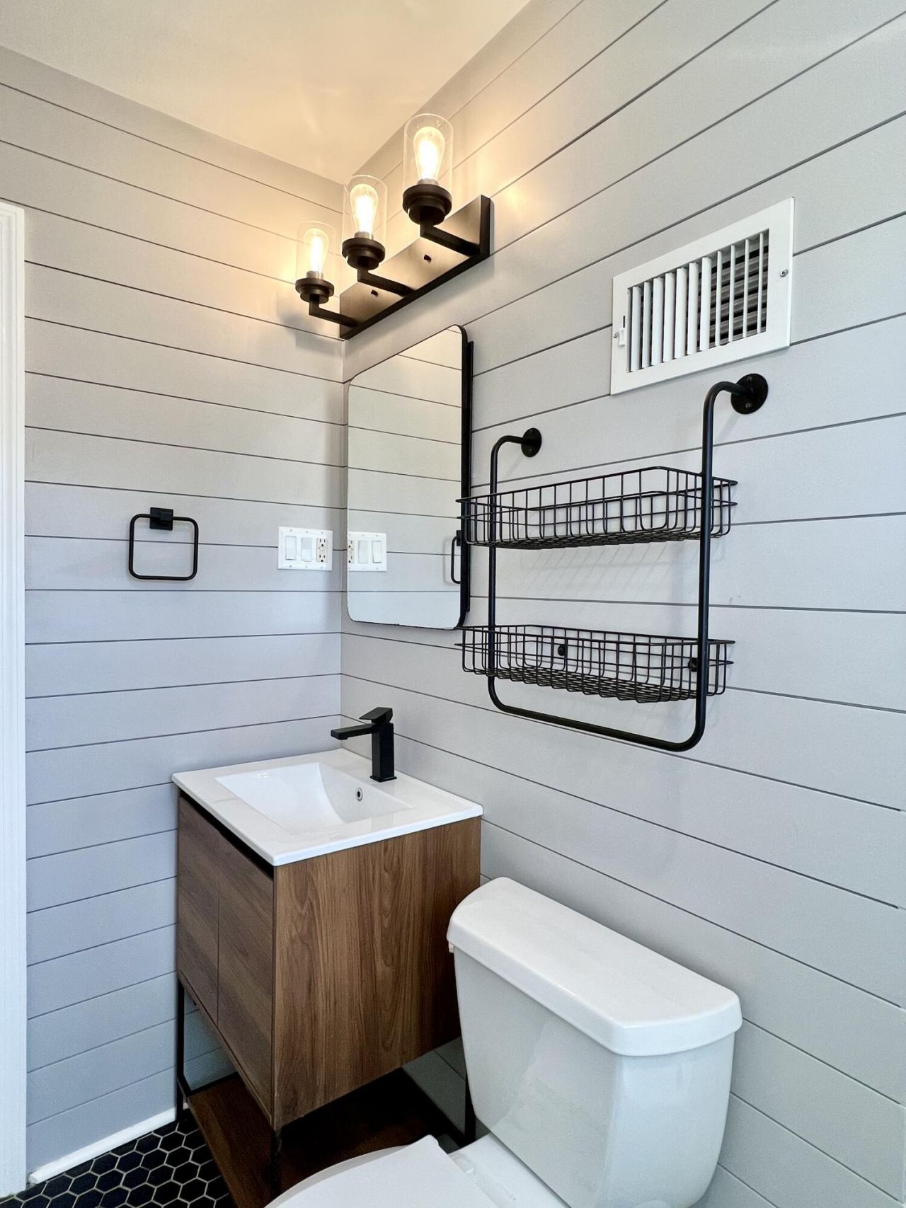 5603 Flanders Avenue Photo 23