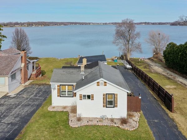 2225 Lakeshore DRIVE, Kansasville, WI 53139