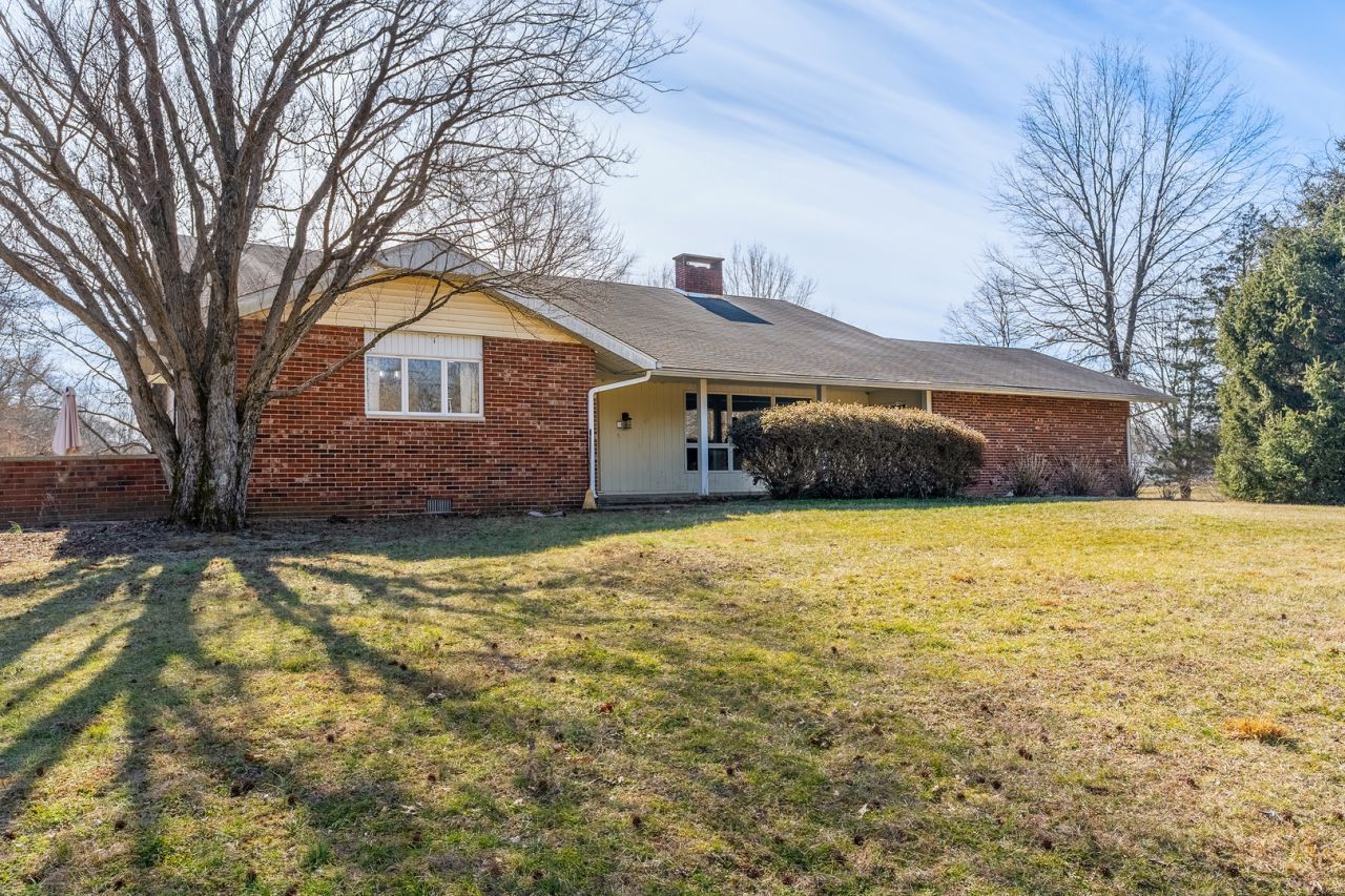 3105 W Striegel Road, Carbondale, IL 62901 Main Photo