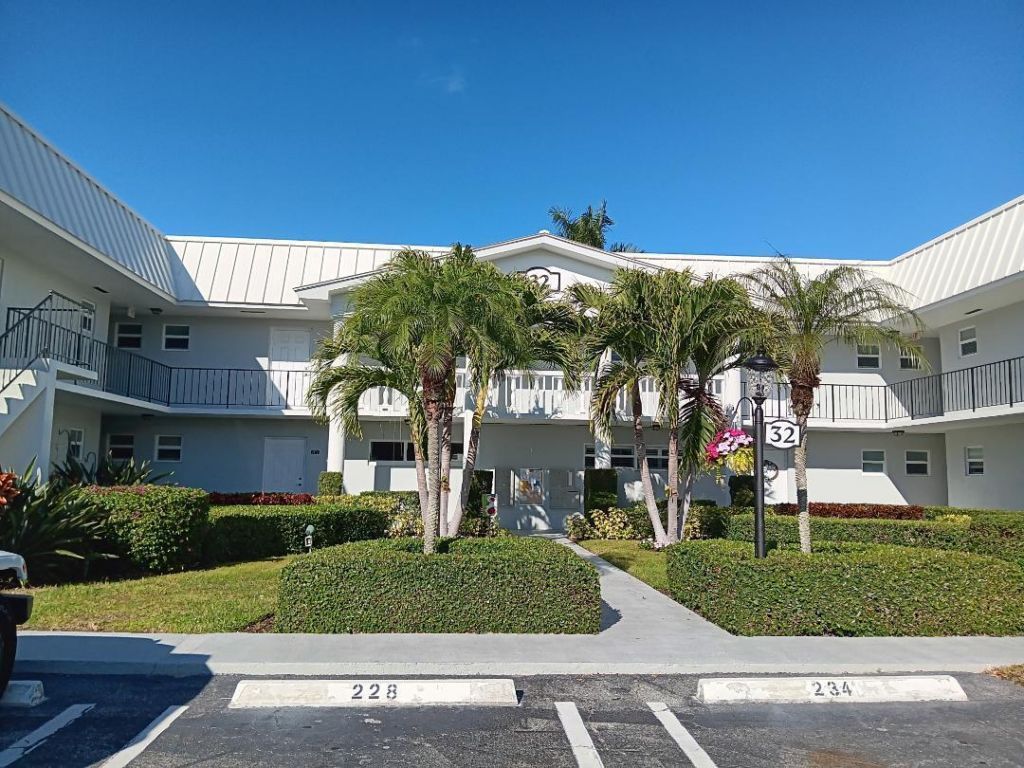 32 Colonial Club Drive, Unit 201, Boynton Beach, FL 33435 Photo