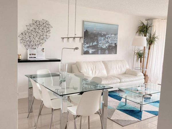 1830 Embassy Drive, Unit 403, West Palm Beach, FL 33401