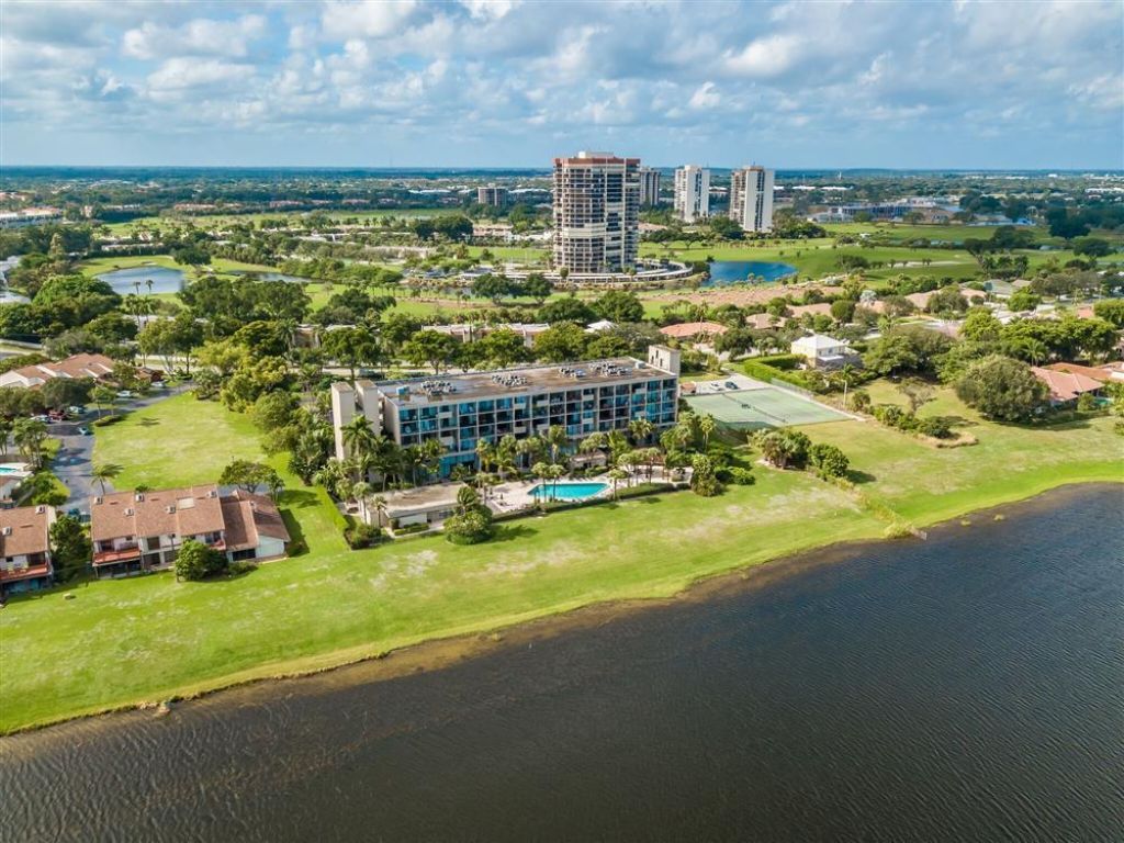 1830 Embassy Drive, Unit 403, West Palm Beach, FL 33401 Photo