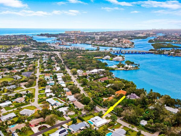 9 W Riverside Drive, Jupiter, FL 33469