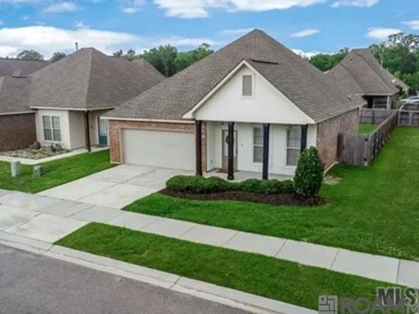 922 Deer Pass Dr, Baton Rouge, LA 70820