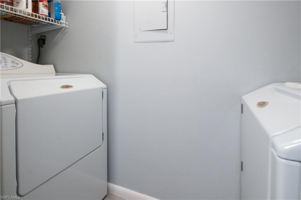 13 High Point Cir N, Unit 203, Naples, FL 34103 Photo
