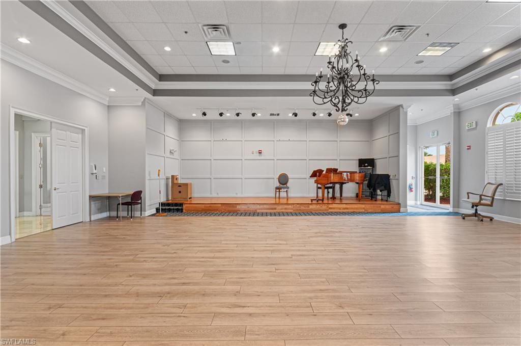 13 High Point Cir N, Unit 203, Naples, FL 34103 Photo