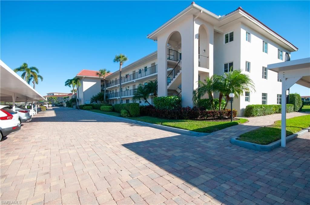 13 High Point Cir N, Unit 203, Naples, FL 34103 Photo