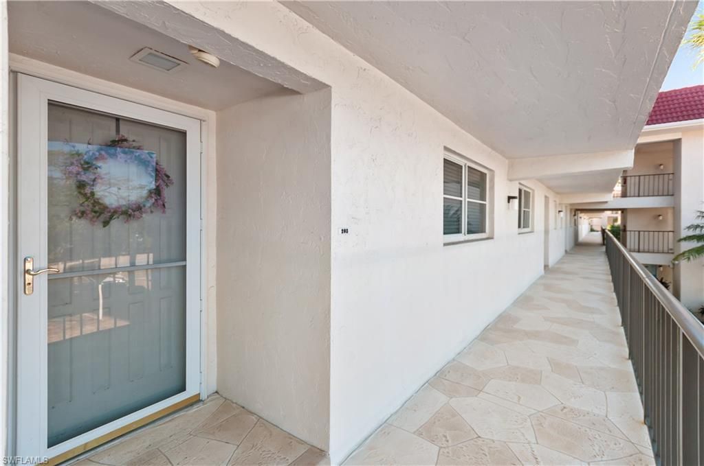 13 High Point Cir N, Unit 203, Naples, FL 34103 Photo