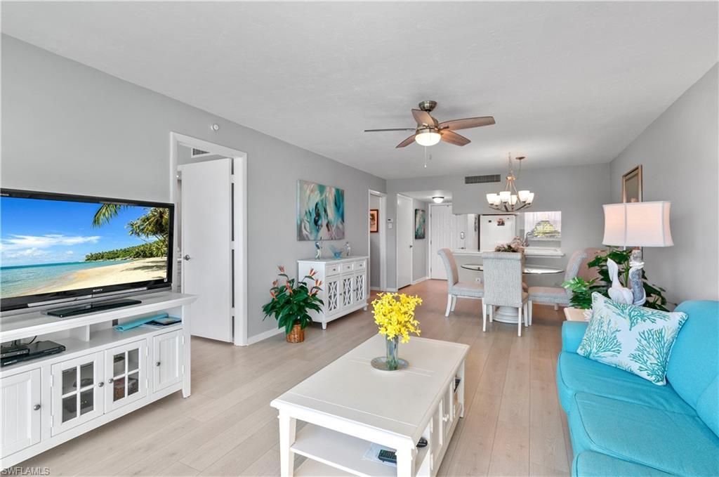13 High Point Cir N, Unit 203, Naples, FL 34103 Photo