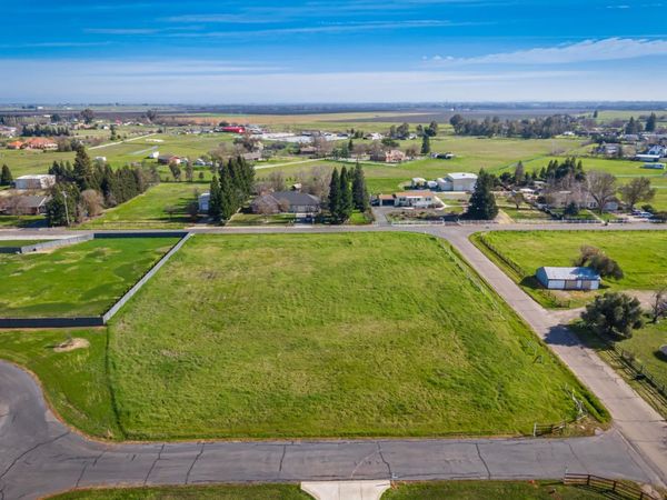 10685 Halfway Rd, Elk Grove, CA 95624