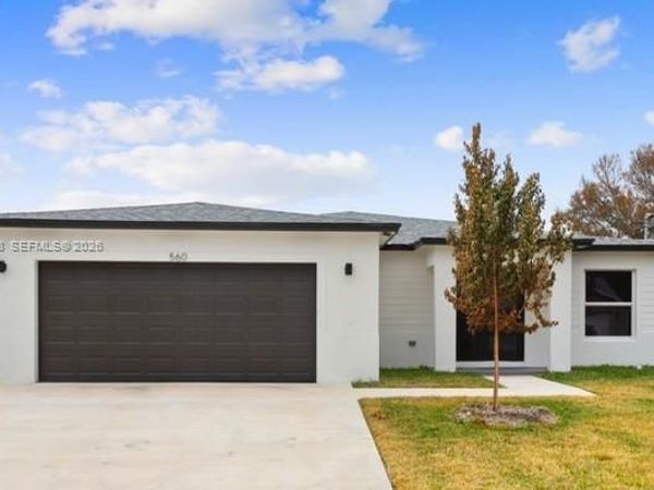 560 SW Carter Ave, Port St. Lucie, FL 34983