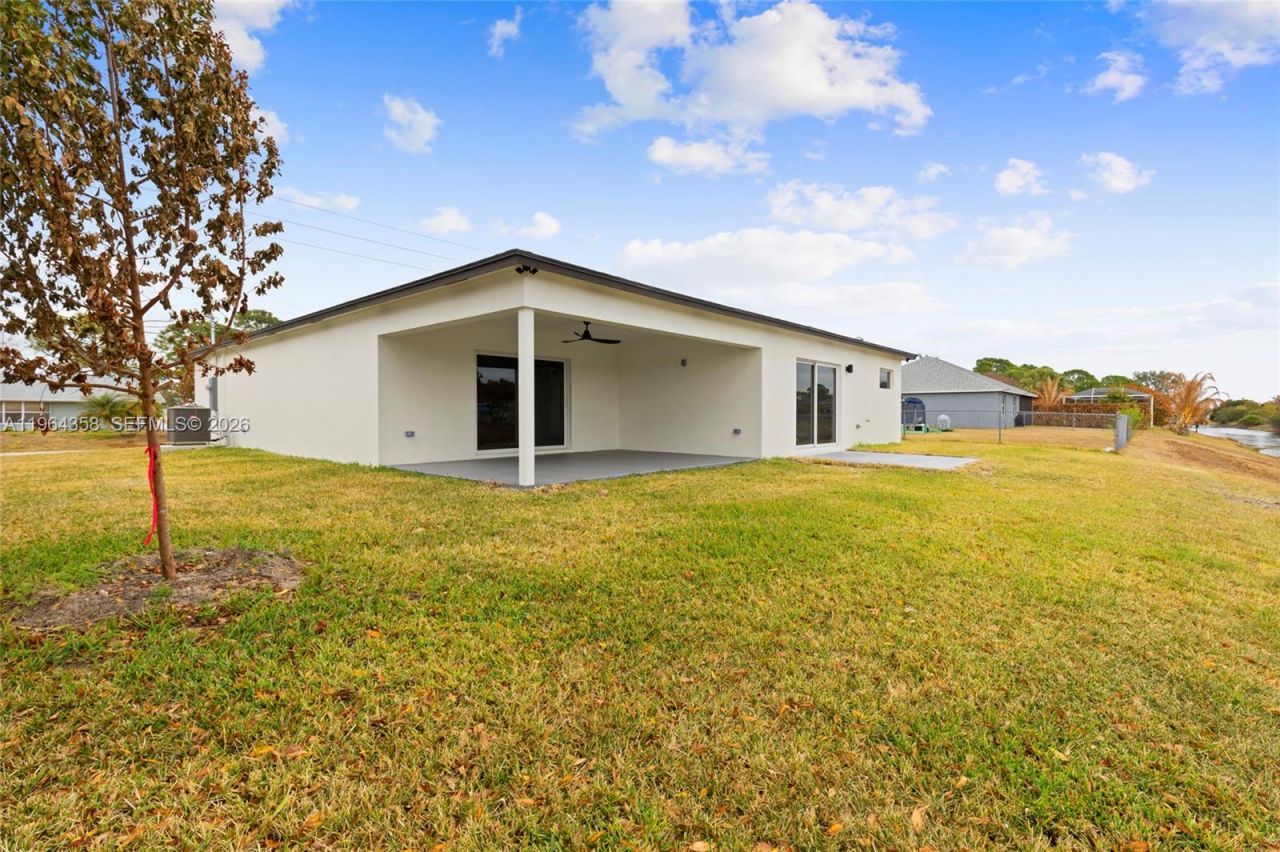 560 SW Carter Ave, Port Saint Lucie, FL 34983 Photo