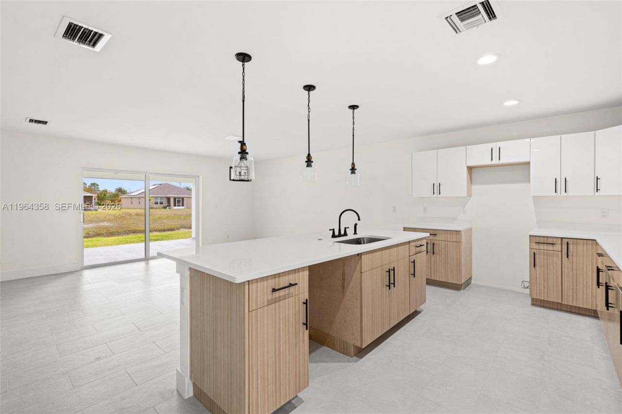 560 SW Carter Ave, Port Saint Lucie, FL 34983 Photo