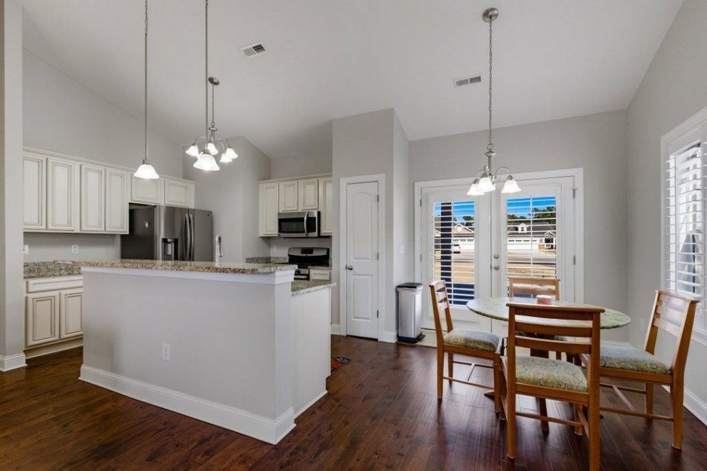 600 Elmwood Circle  Photo 11