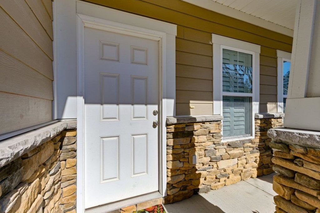 600 Elmwood Circle  Photo 6