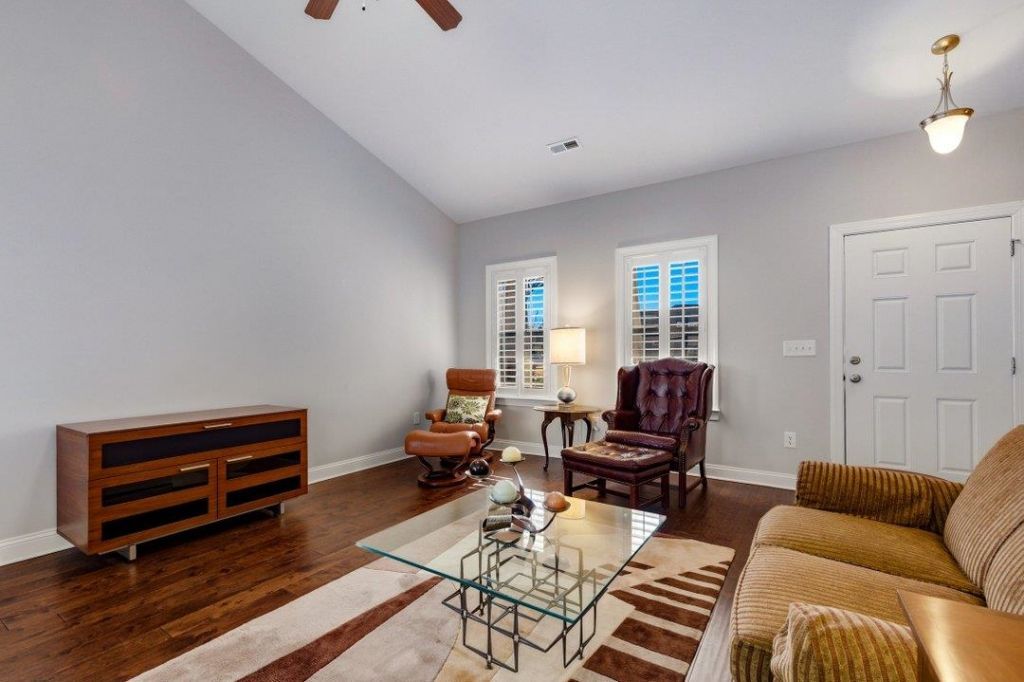 600 Elmwood Circle  Photo 8