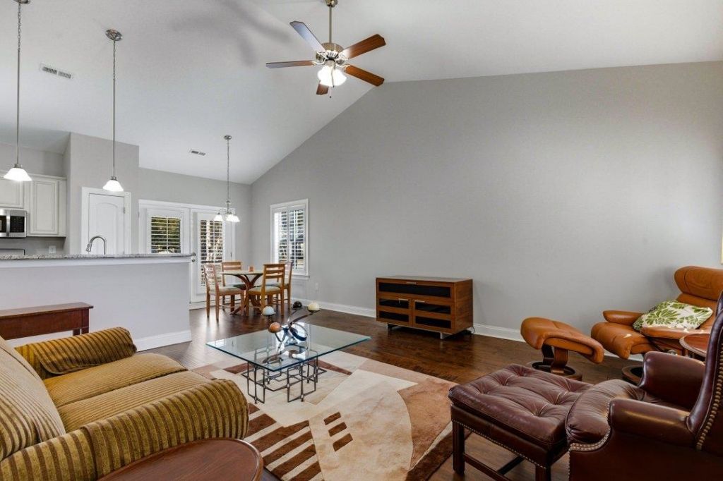 600 Elmwood Circle  Photo 9