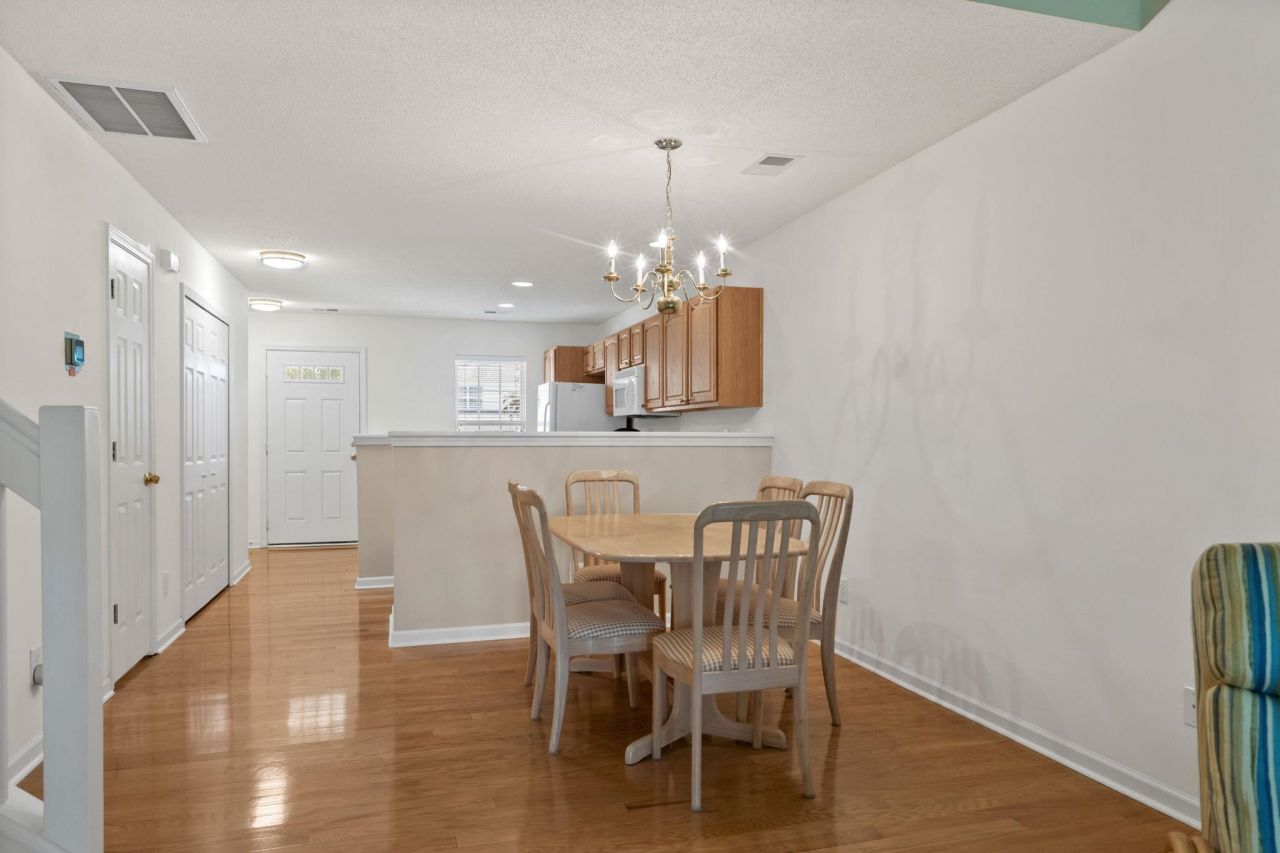 956 Williston Loop Photo 14