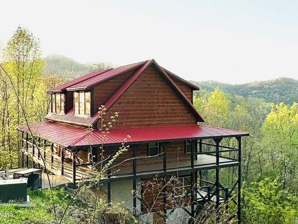 3305 Red Wolfe Rd, Sevierville, TN 37862